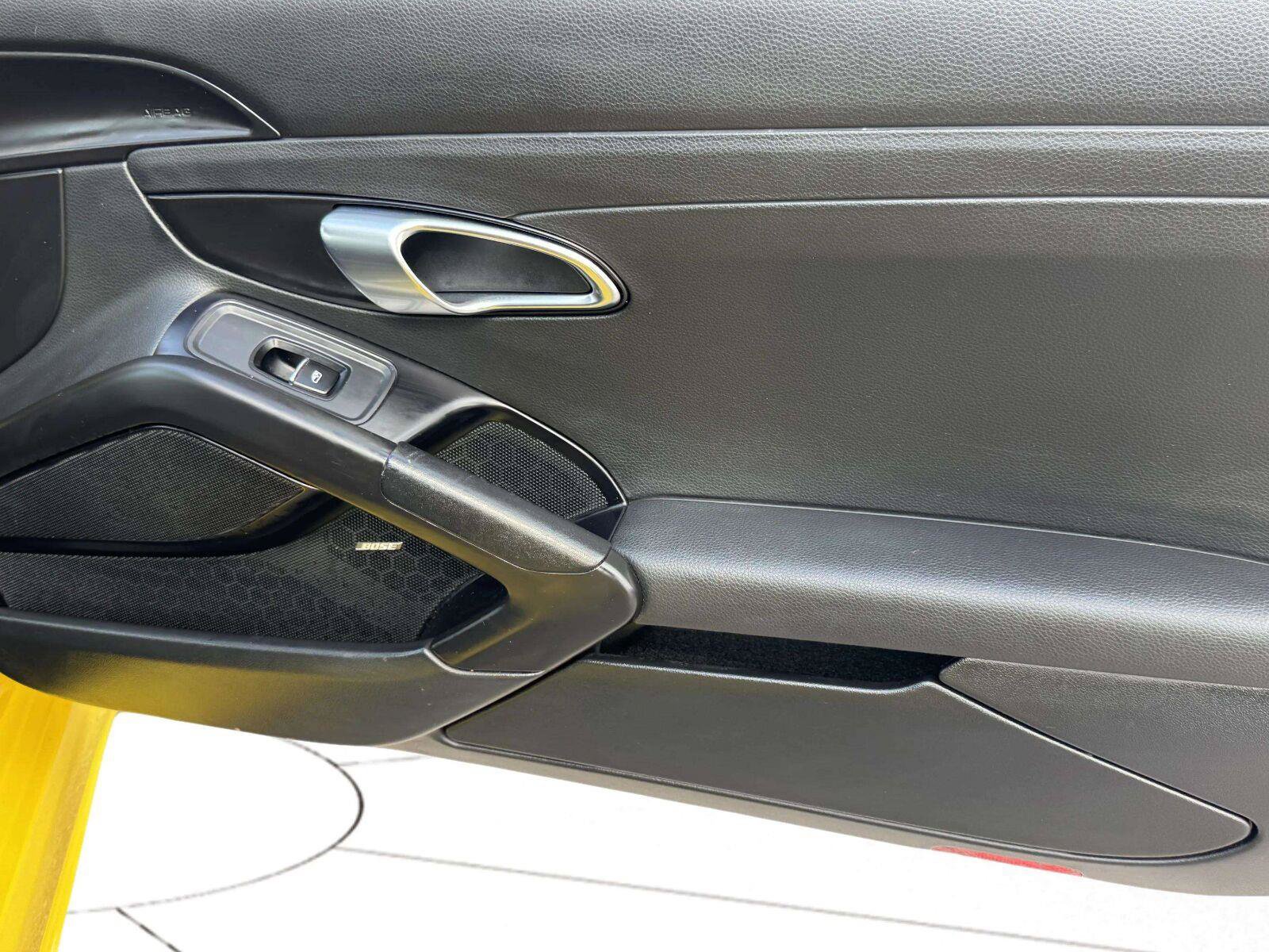 Used 2018 Porsche 718 Boxster RWD image 32