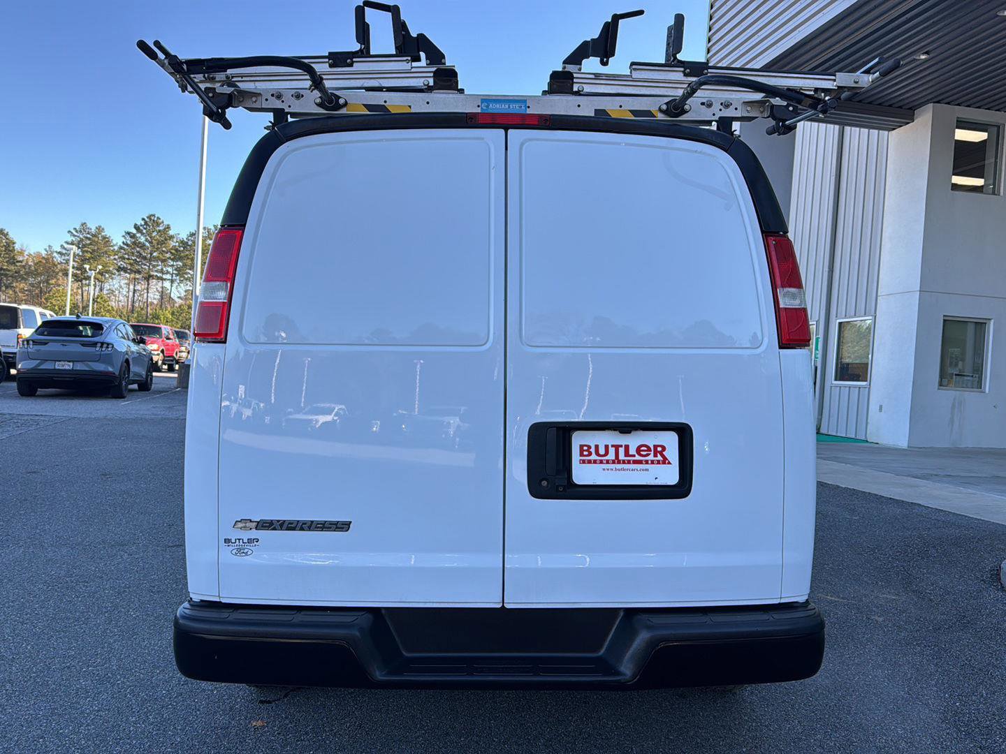 Used 2022 Chevrolet Express 2500 w/ Driver Convenience Package image 4