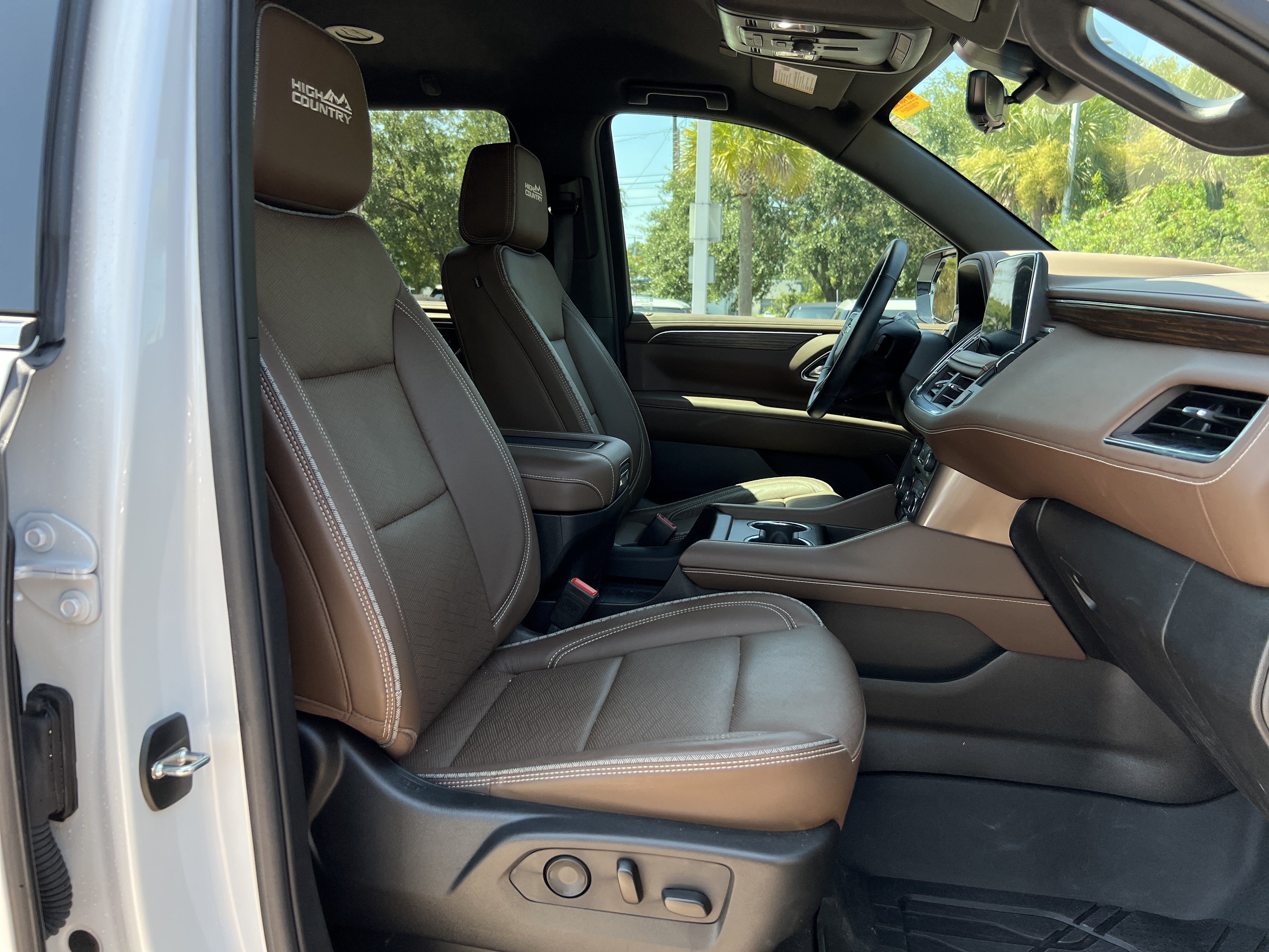 Used 2024 Chevrolet Tahoe High Country AWD/4WD image 32