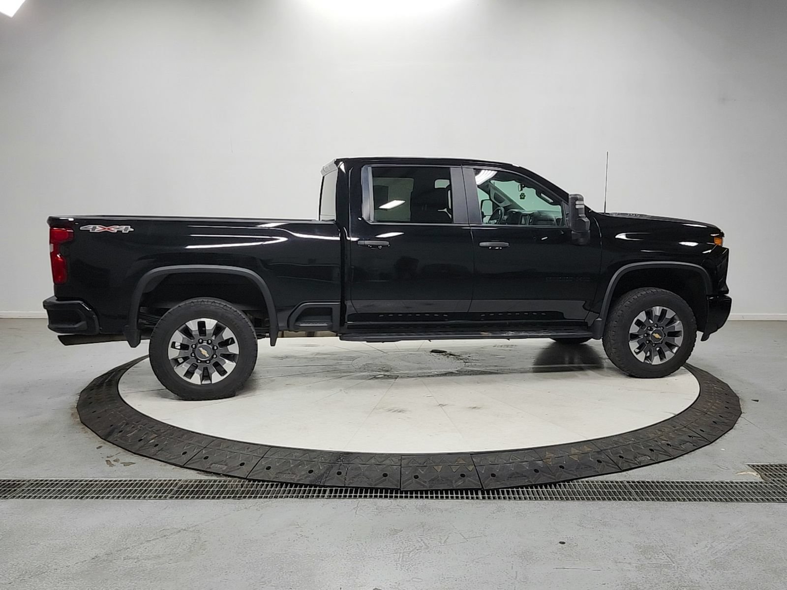 Used 2024 Chevrolet Silverado 2500 Custom w/ Custom Value Package AWD/4WD image 8