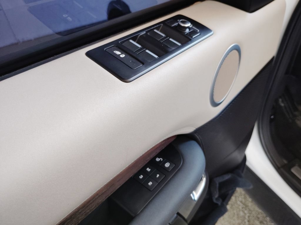 Used 2019 Land Rover Discovery HSE AWD/4WD image 28