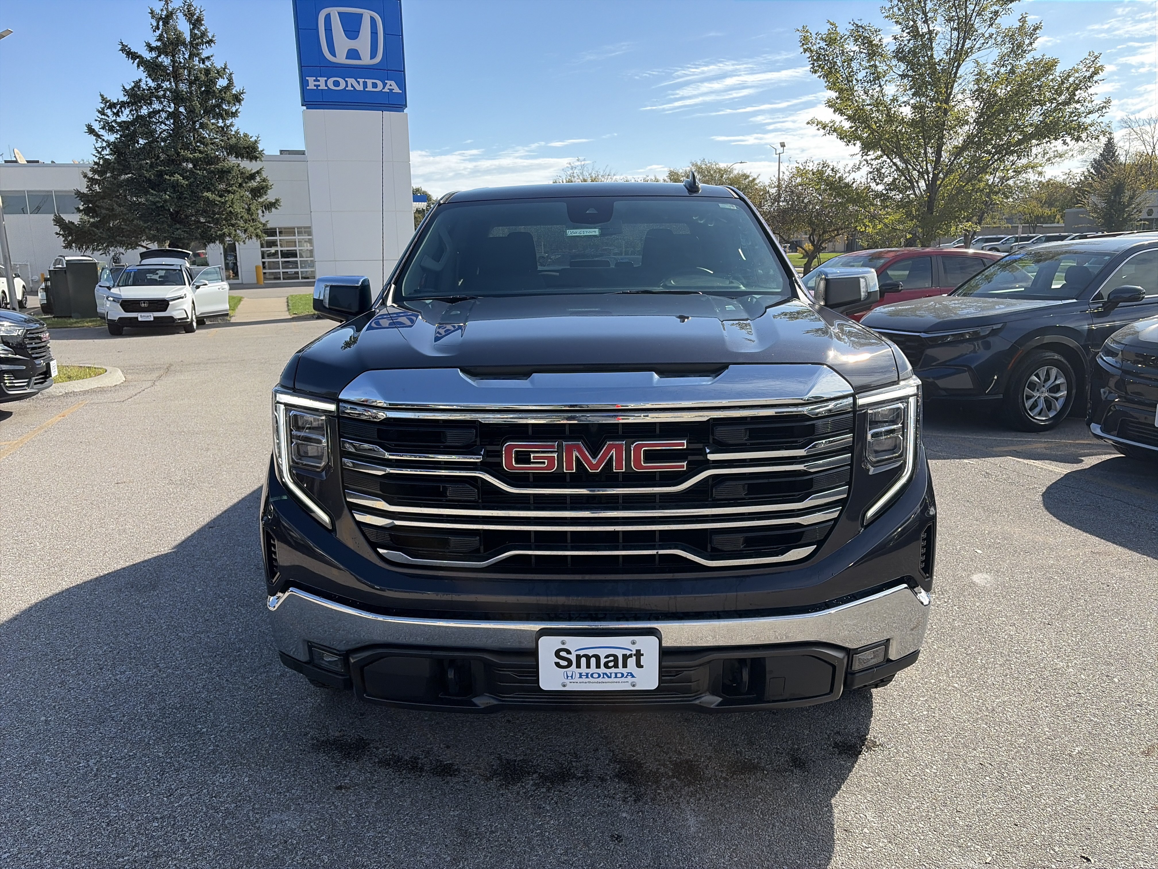 Used 2022 GMC Sierra 1500 SLT w/ SLT Premium Package AWD/4WD image 2