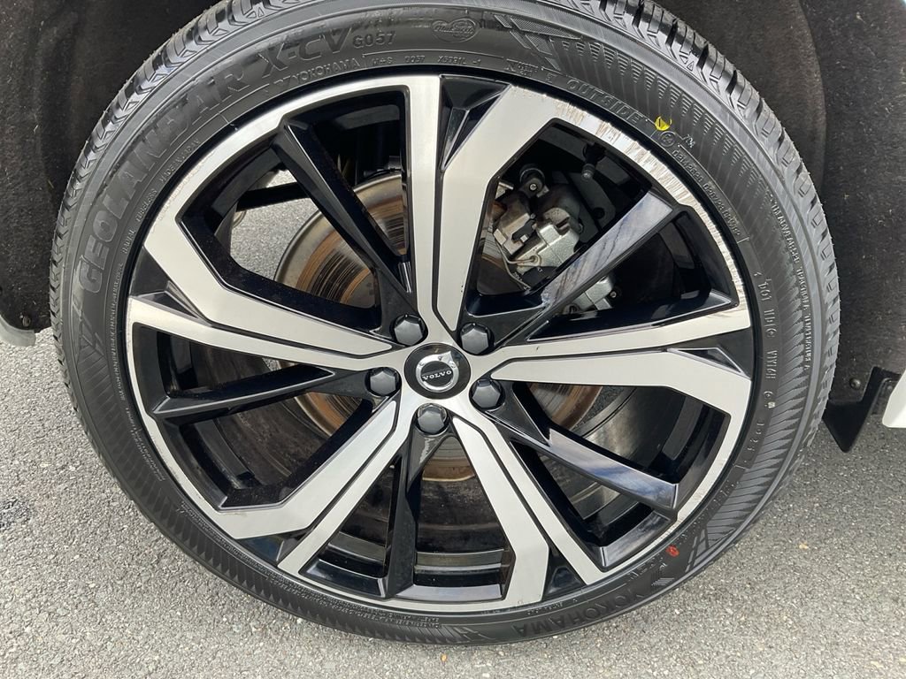 Certified 2023 Volvo XC60 B6 Ultimate w/ Protection Package Premier image 16