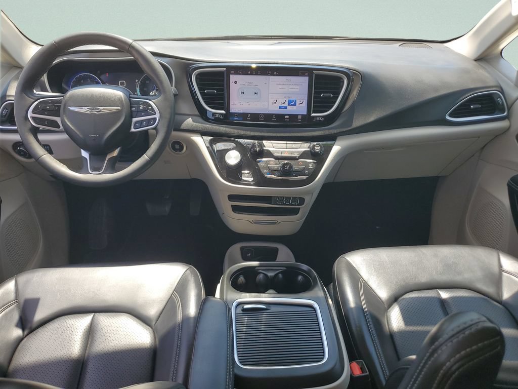 Used 2023 Chrysler Pacifica Touring-L FWD image 11