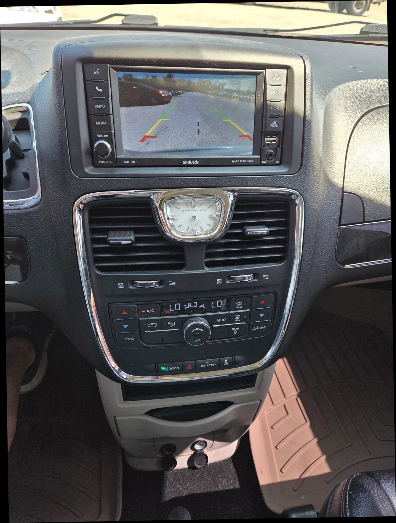 Used 2014 Chrysler Town & Country Touring-L FWD image 13