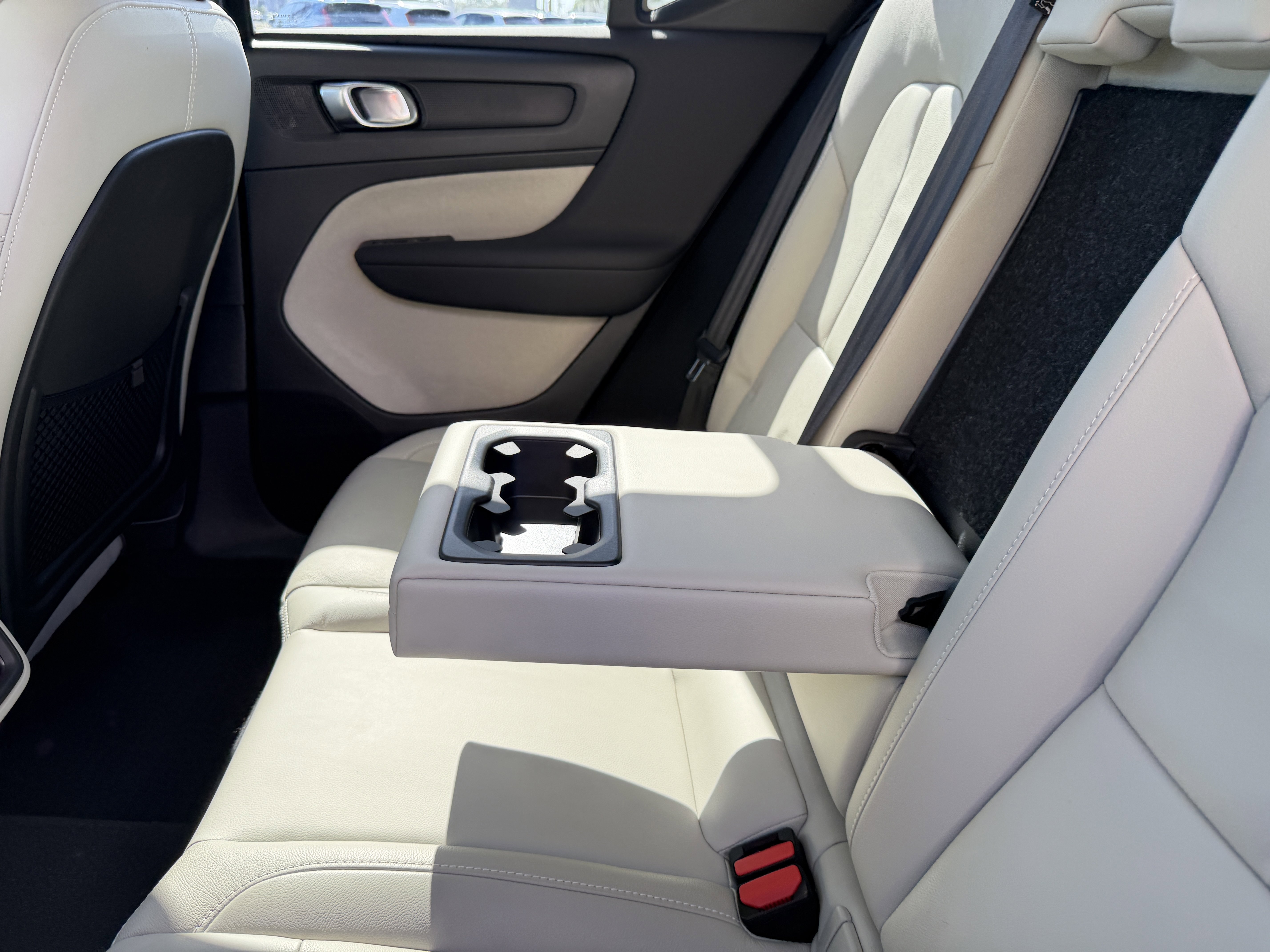 Certified 2023 Volvo XC40 B5 Plus w/ Protection Package Premier AWD/4WD image 16