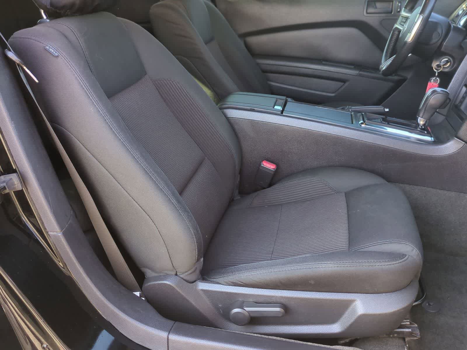 Used 2014 Ford Mustang Convertible RWD image 21
