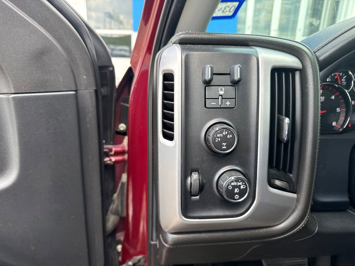 Used 2015 GMC Sierra 1500 SLE w/ SLE Value Package AWD/4WD image 11