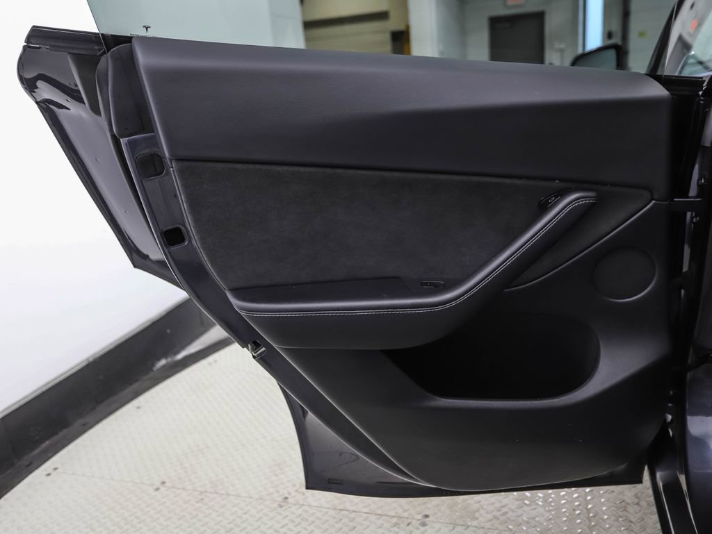 Used 2021 Tesla Model Y Long Range image 18