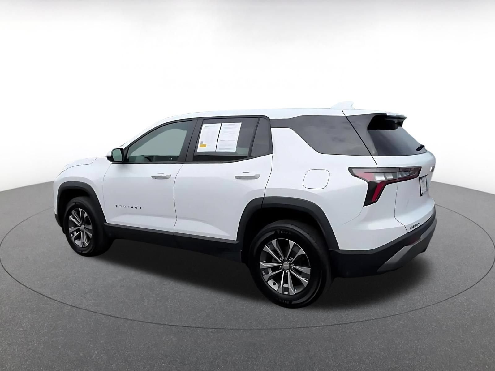 Used 2025 Chevrolet Equinox LT FWD image 10