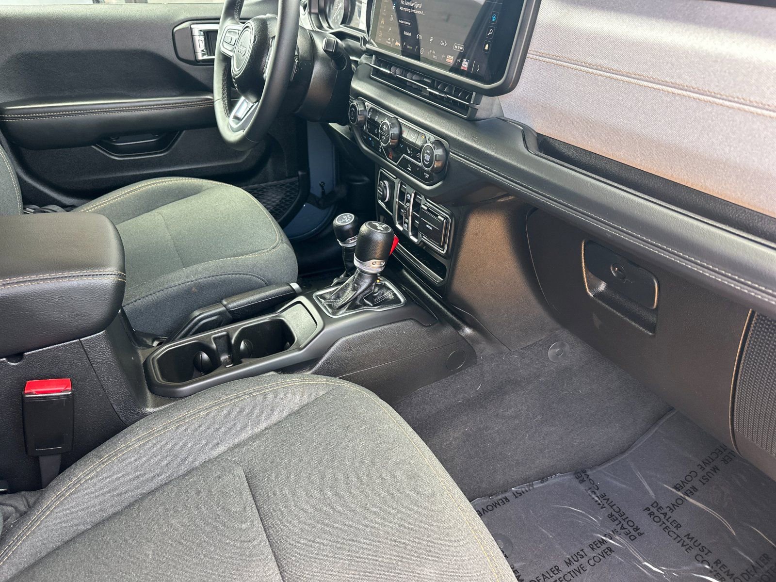 Used 2025 Jeep Wrangler Unlimited Sahara AWD/4WD image 15