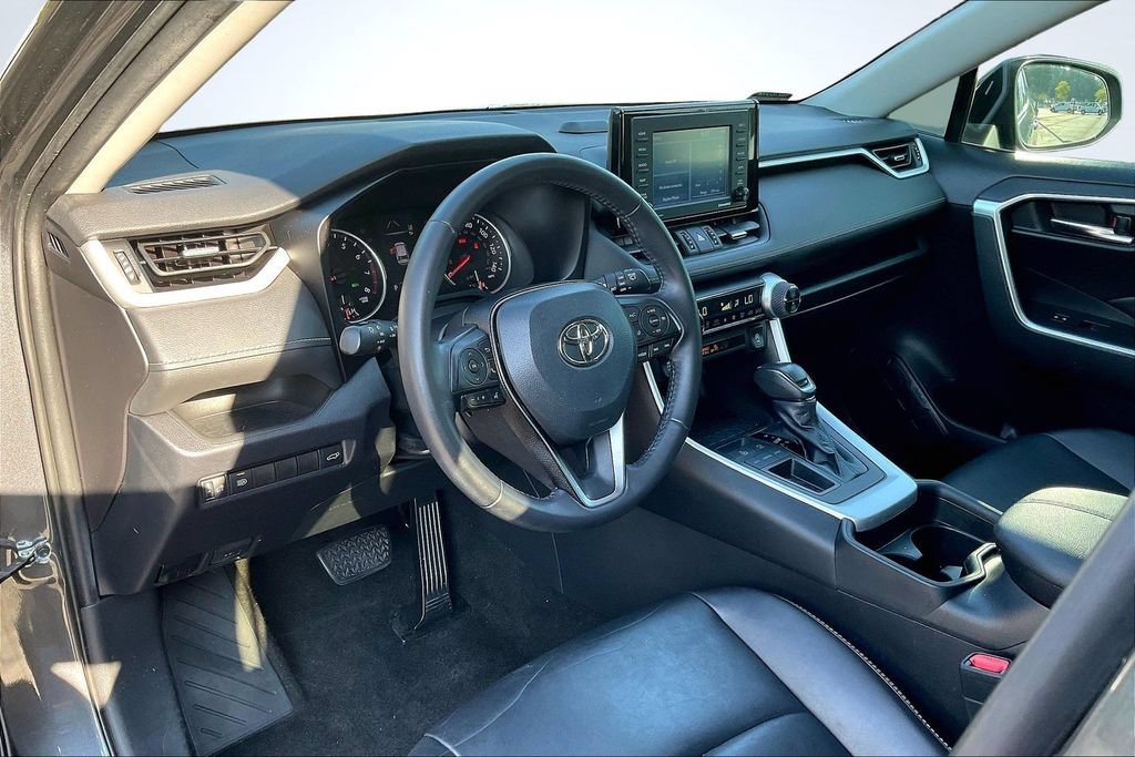 Used 2020 Toyota RAV4 XLE Premium FWD image 18