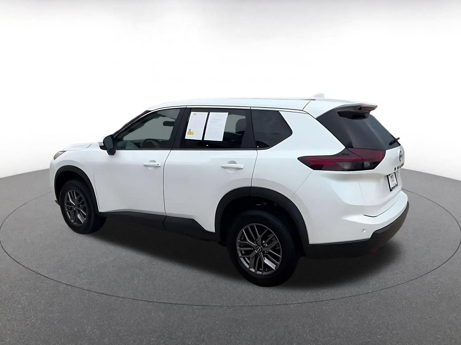 Used 2026 Nissan Rogue SV FWD image 10