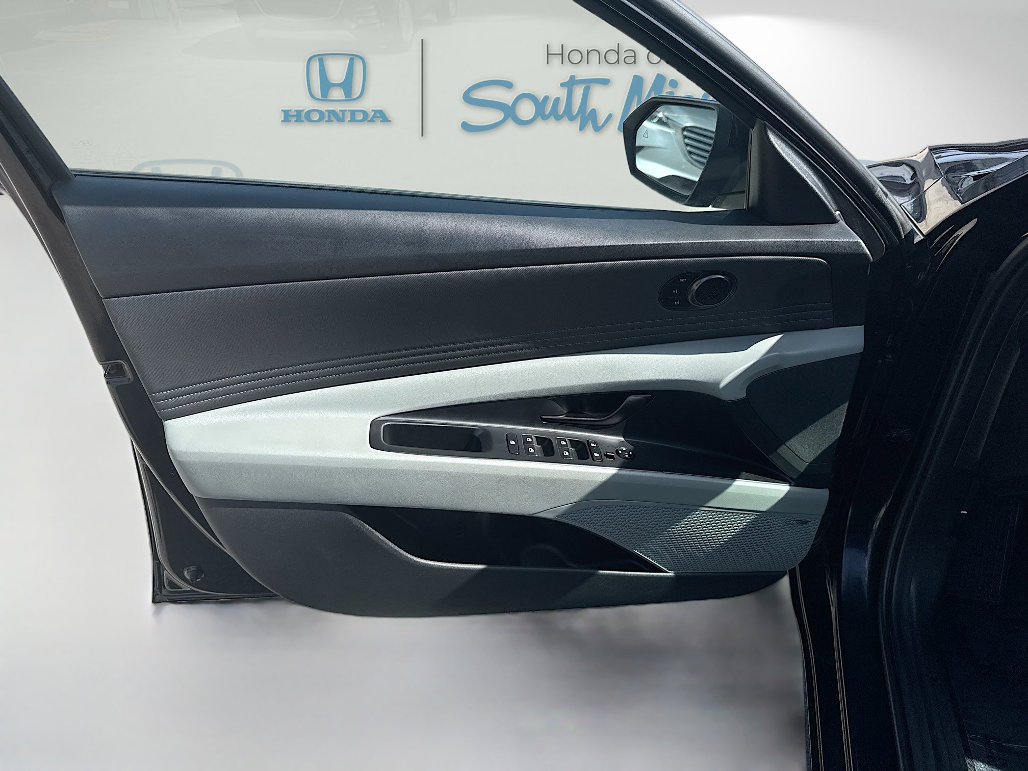 Used 2025 Hyundai Elantra Limited image 20