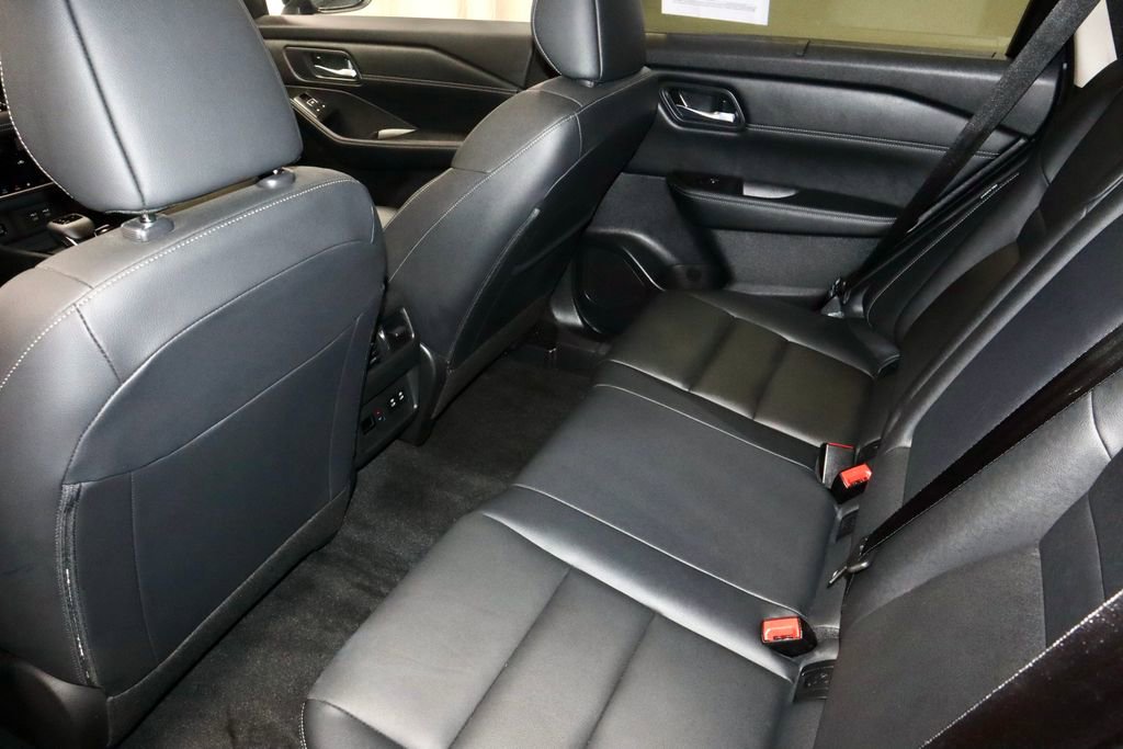 Certified 2025 Nissan Rogue SL w/ Tech Package AWD/4WD image 23