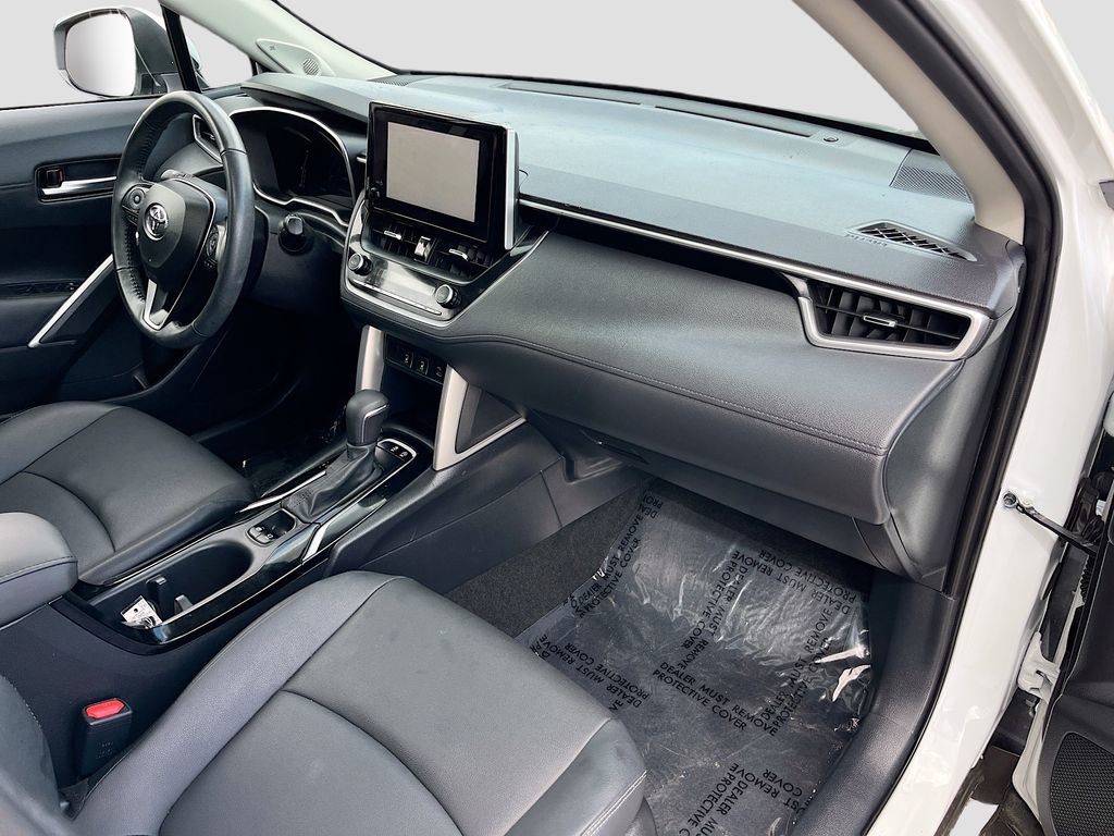 Used 2023 Toyota Corolla Cross XLE w/ Convenience Package FWD image 30