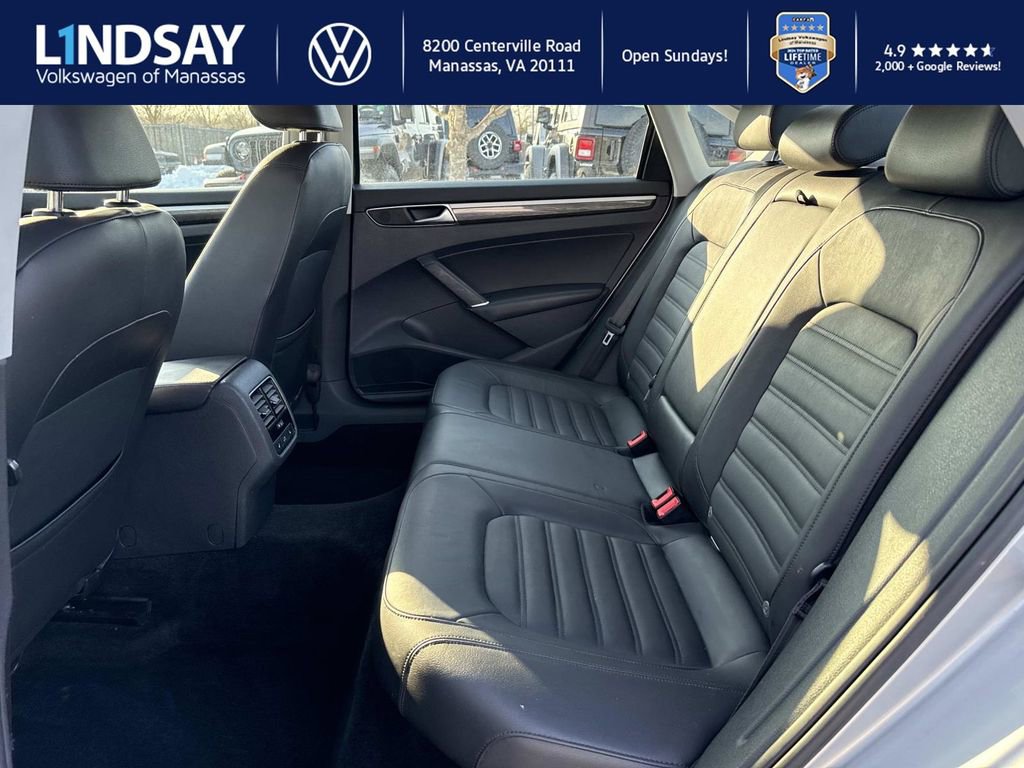 Used 2018 Volkswagen Passat 2.0T SEL Premium image 10