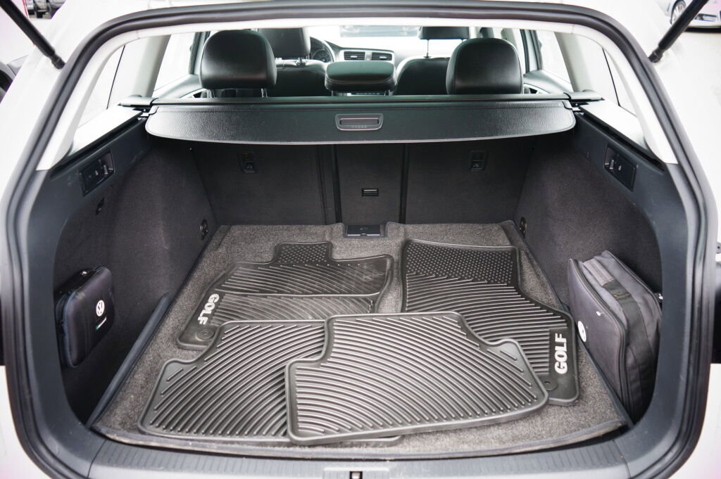 Used 2016 Volkswagen Golf SE w/ Lighting Package image 21