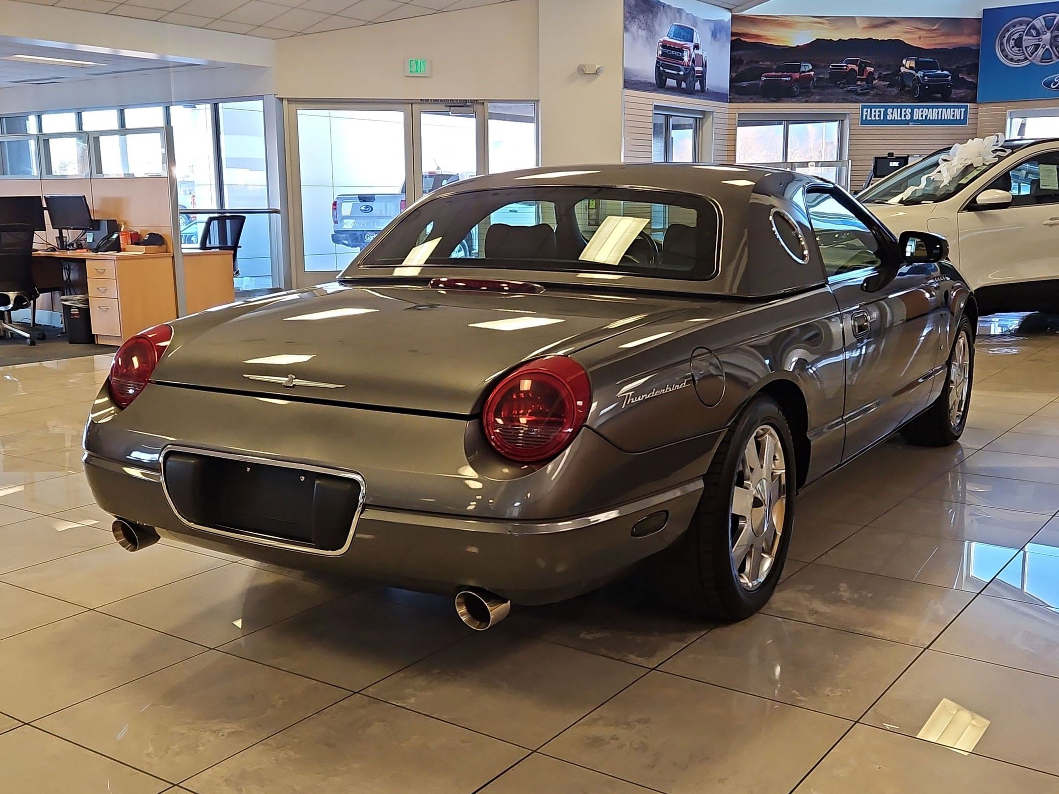 Used 2003 Ford Thunderbird image 3