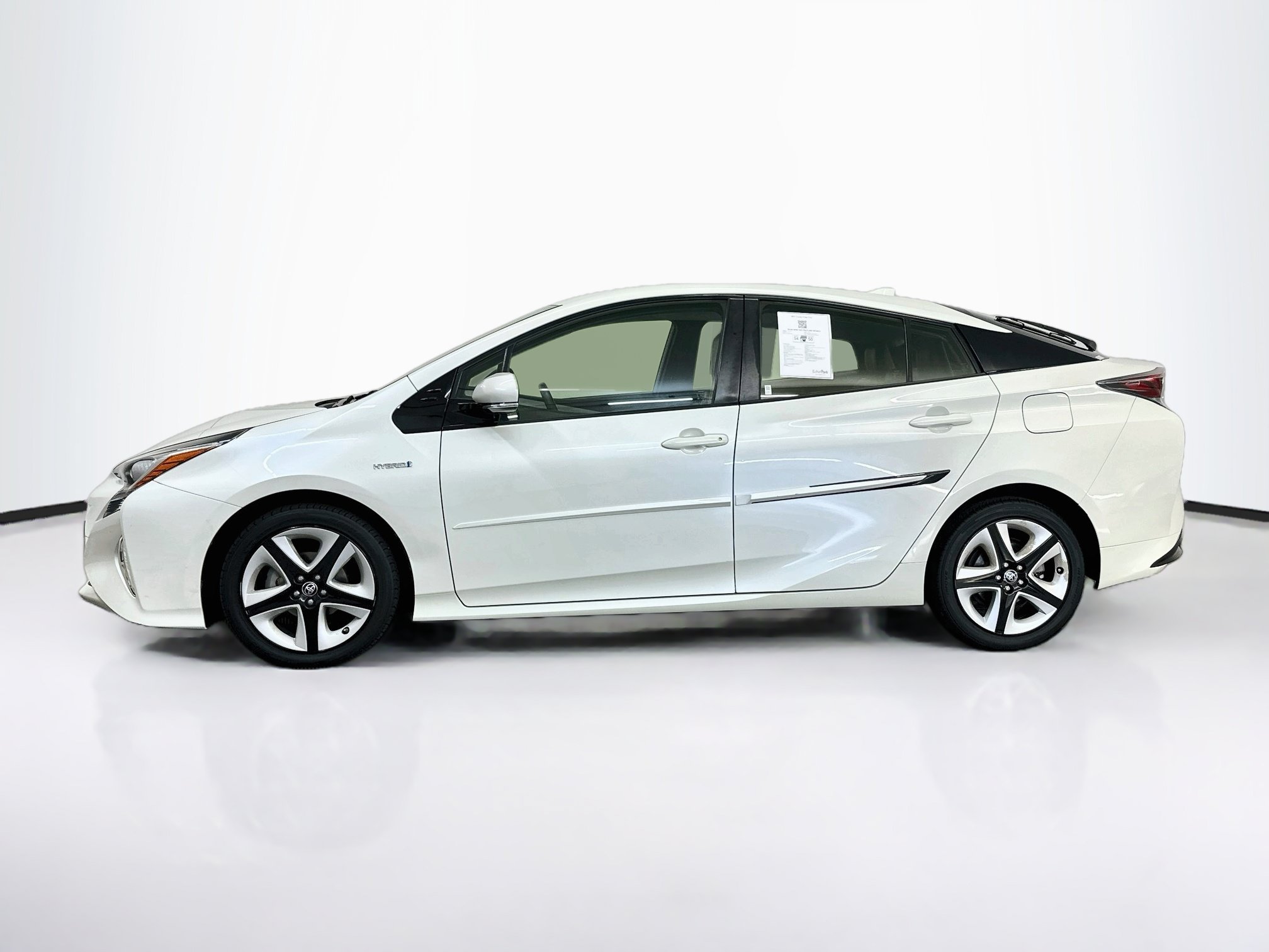 Used 2017 Toyota Prius Three Touring w/ Carpet Mat Package FWD image 4