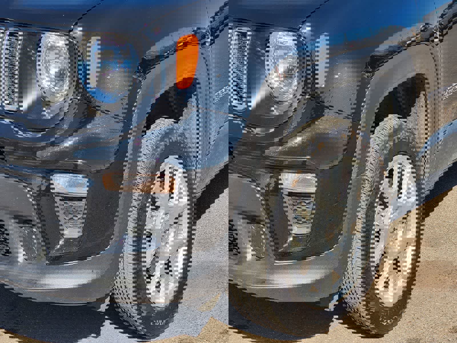 Used 2023 Jeep Renegade Latitude AWD/4WD image 8