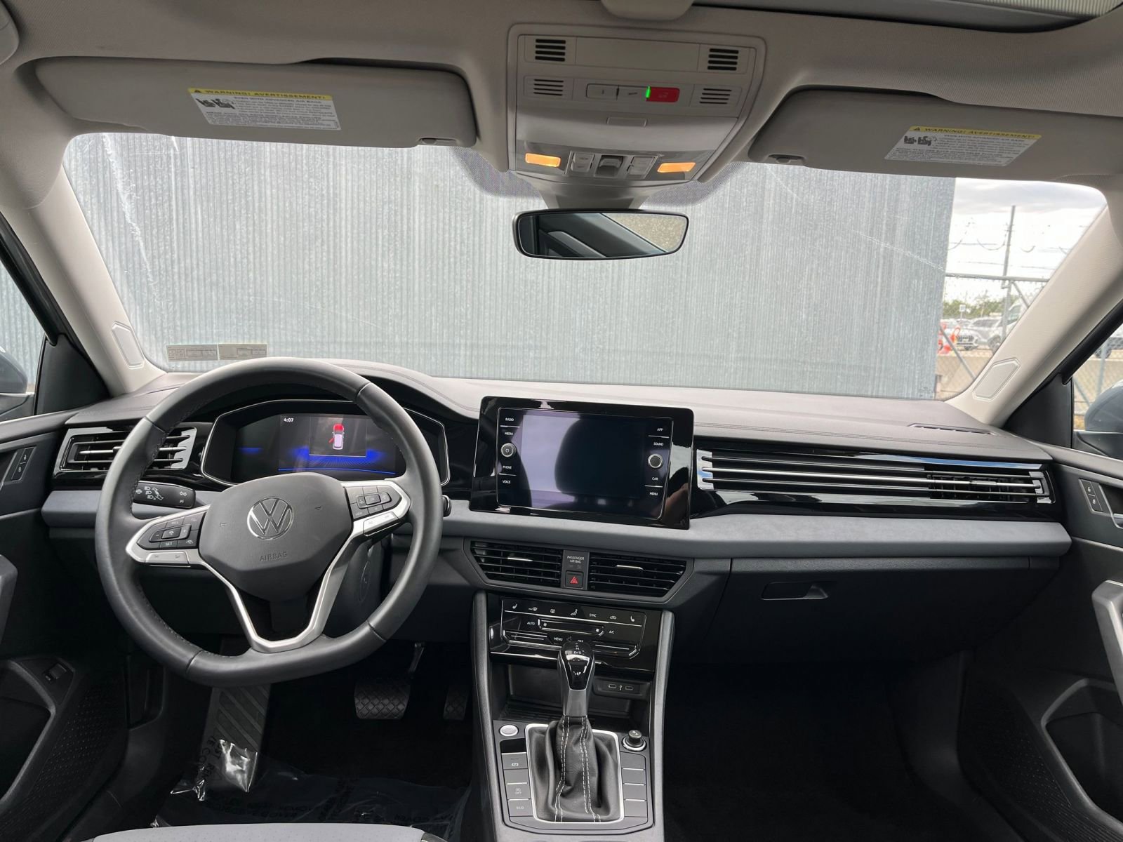 Used 2025 Volkswagen Jetta SE image 32