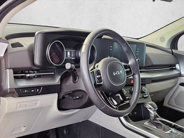 Used 2024 Kia Carnival LX image 8