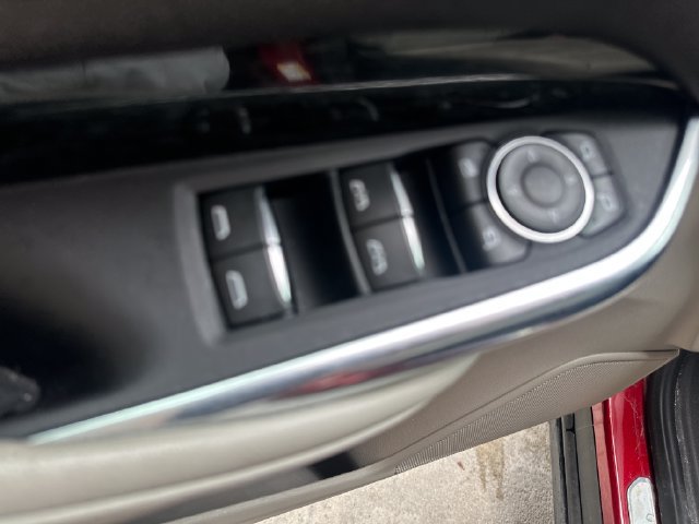 Used 2022 Cadillac XT4 Premium Luxury w/ Enhanced Visibility Package FWD image 11