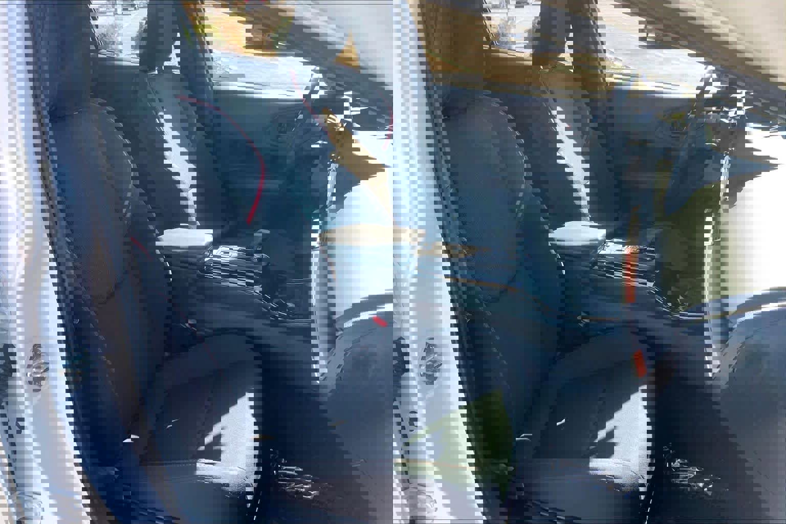 Used 2025 Toyota Prius Plug-In Hybrid image 8