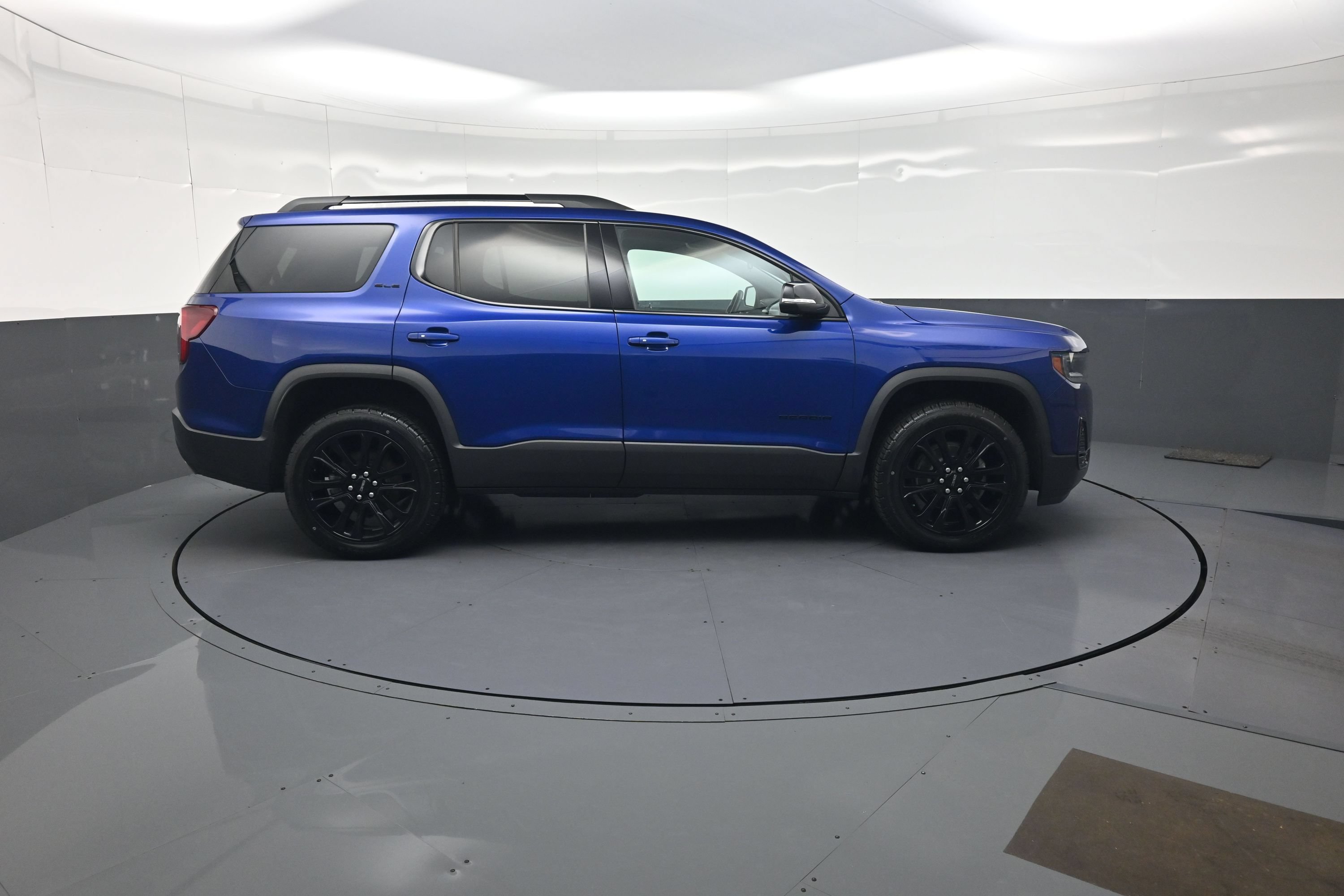 Used 2023 GMC Acadia SLE w/ Driver Convenience Package AWD/4WD image 2