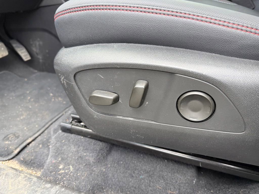 Used 2025 Chevrolet Traverse RS AWD/4WD image 10