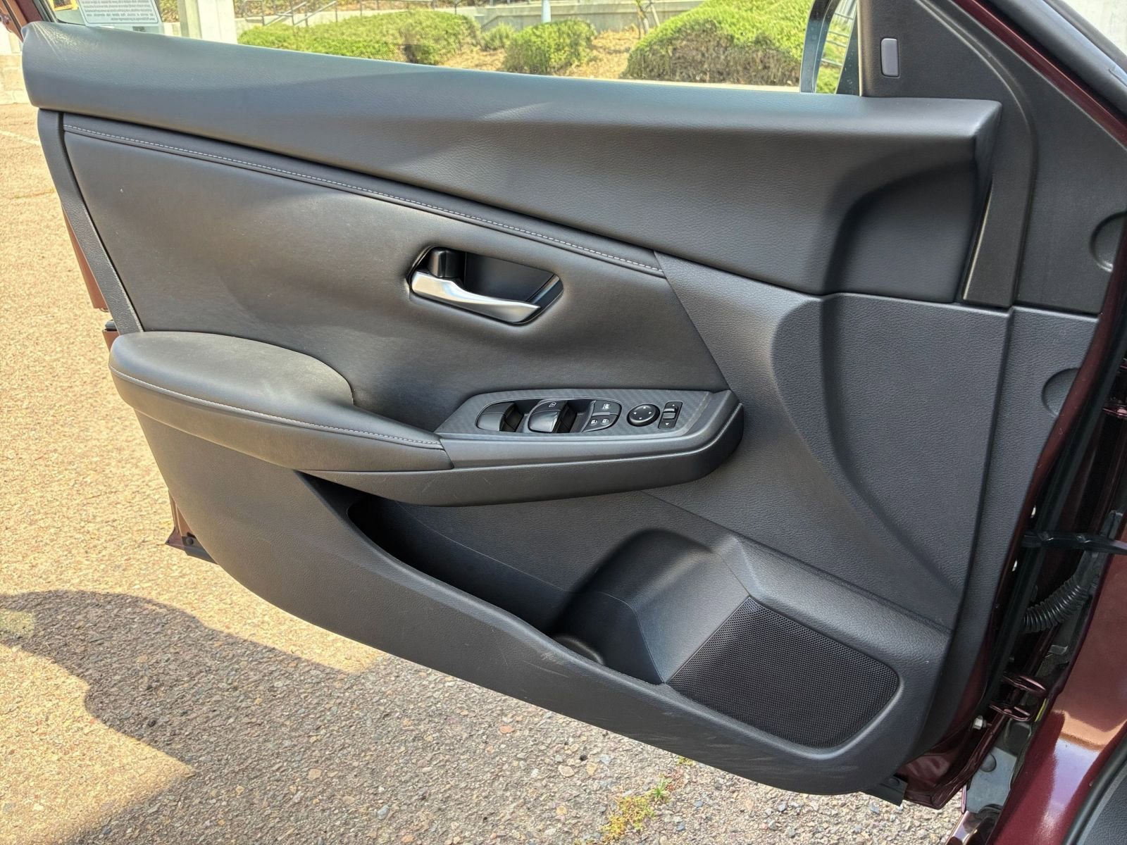Used 2025 Nissan Sentra SV FWD image 18