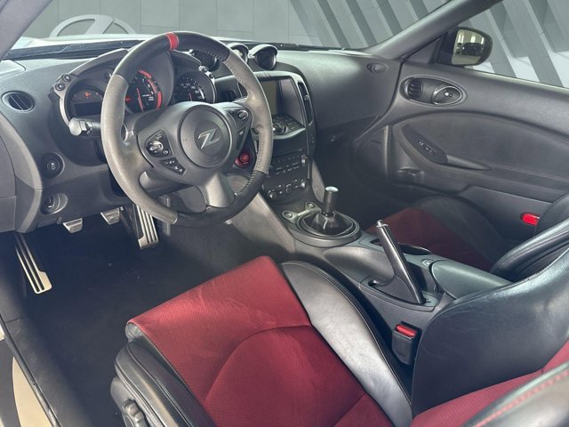 Used 2018 Nissan 370Z NISMO RWD image 10