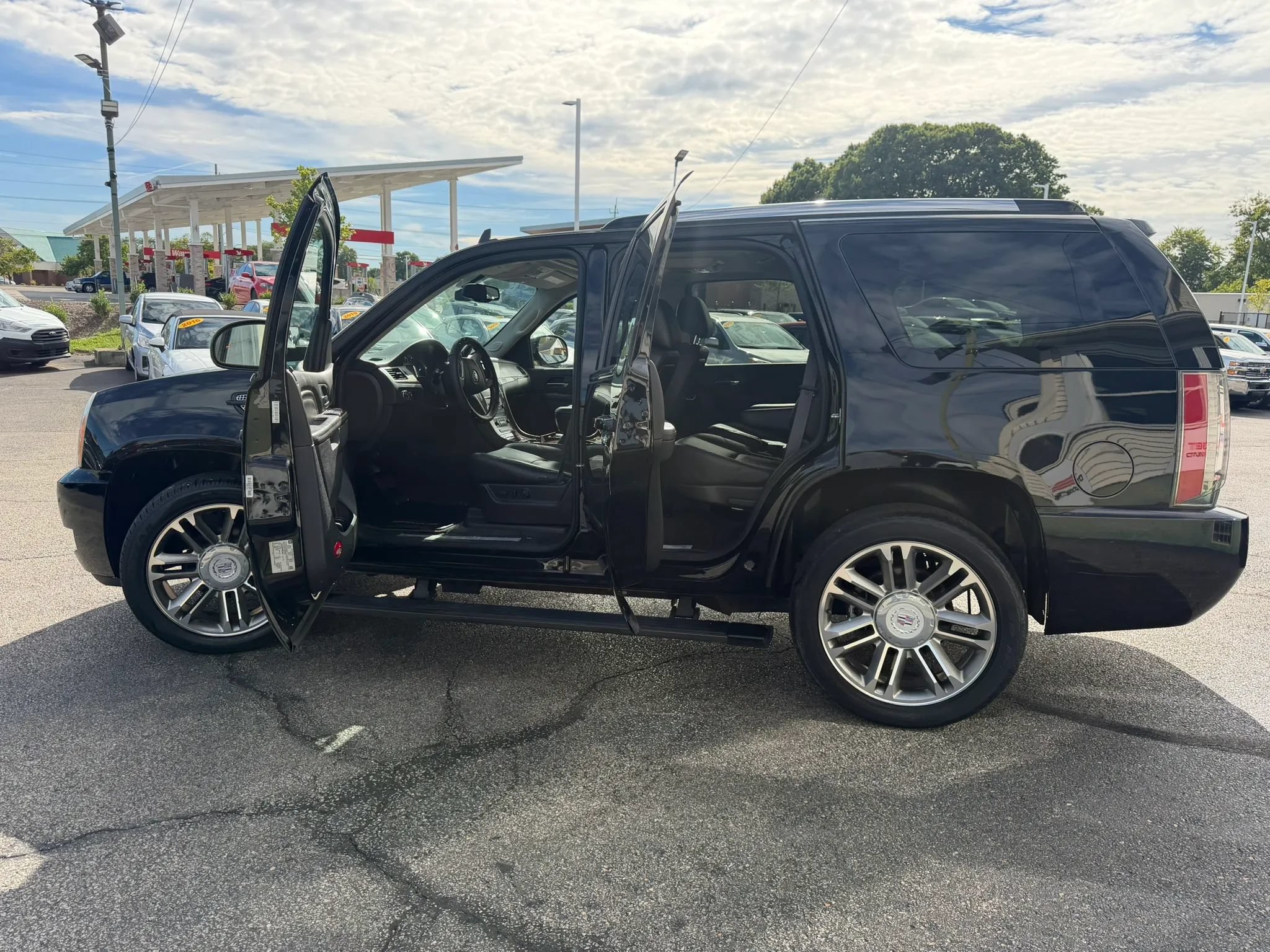 Used 2014 Cadillac Escalade Premium AWD/4WD image 11