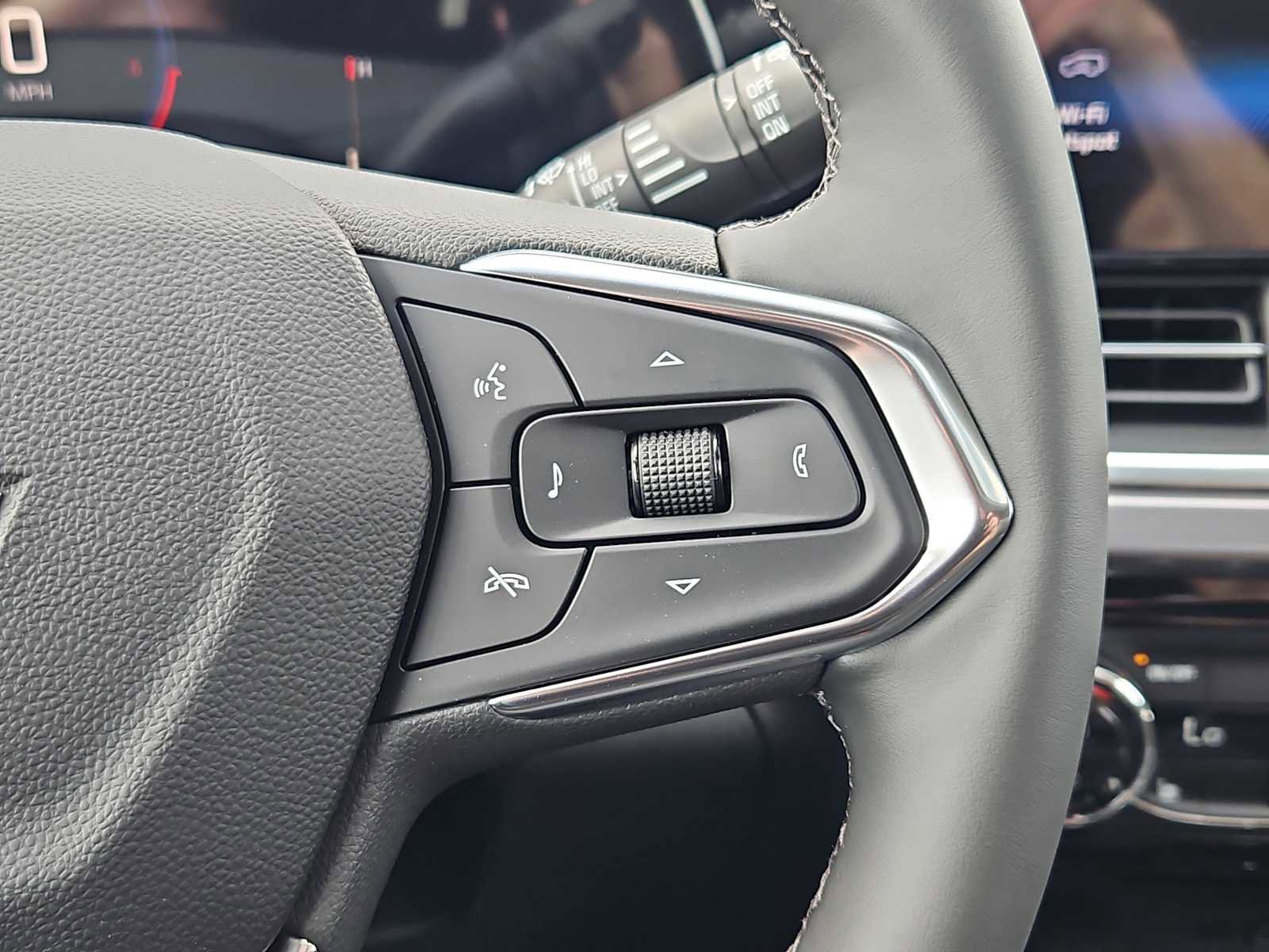 New 2026 Chevrolet Trax ACTIV w/ Sunroof Package FWD image 12