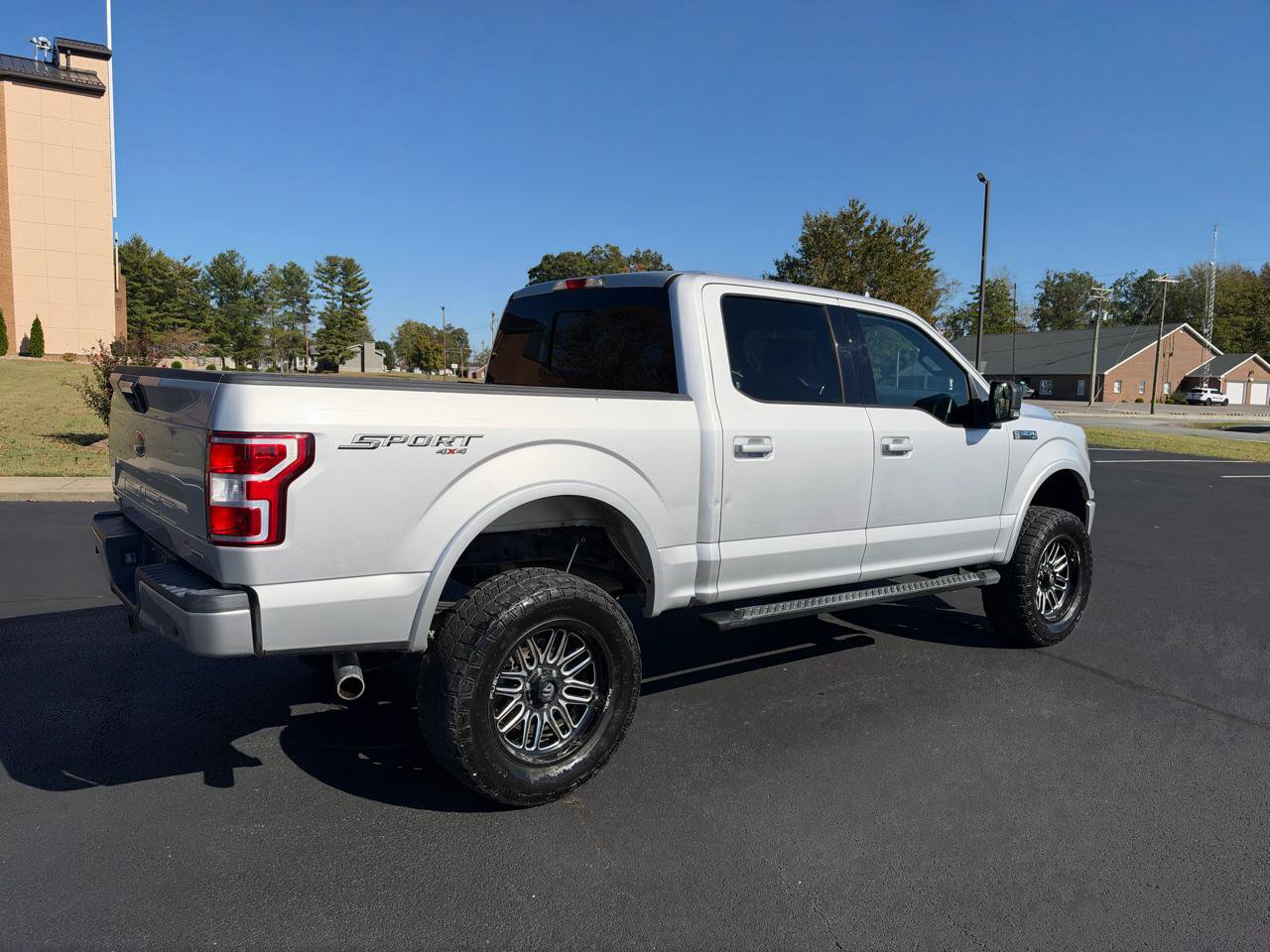 Used 2018 Ford F150 XLT w/ Equipment Group 302A Luxury AWD/4WD image 6