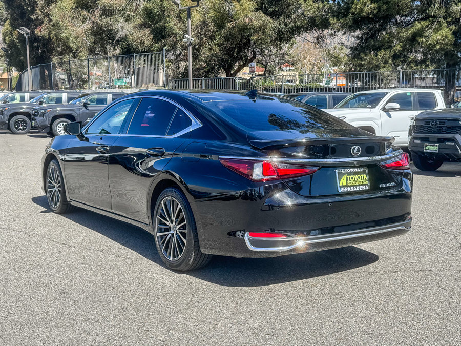 Used 2024 Lexus ES 300h w/ Premium Package FWD image 8