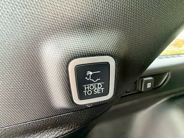 Used 2025 Jeep Grand Cherokee Limited w/ Luxury Tech Group II image 13