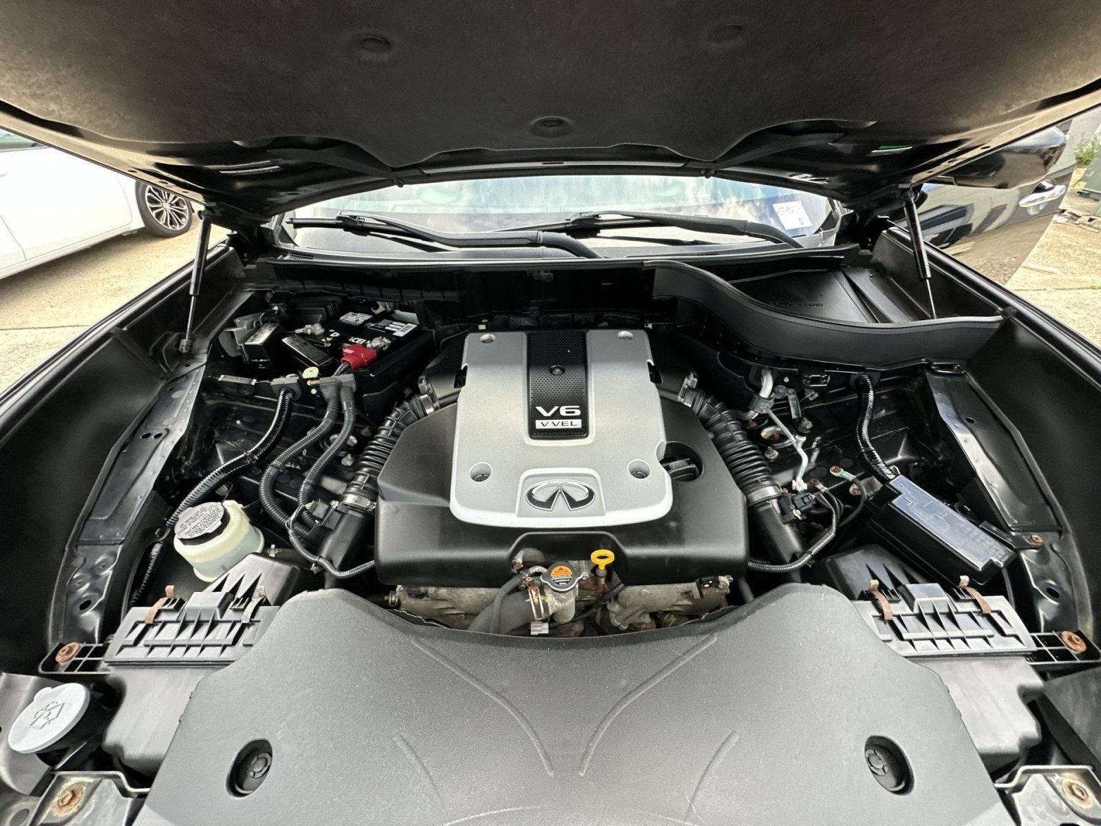 Used 2017 INFINITI QX70 AWD w/ Premium Package image 36