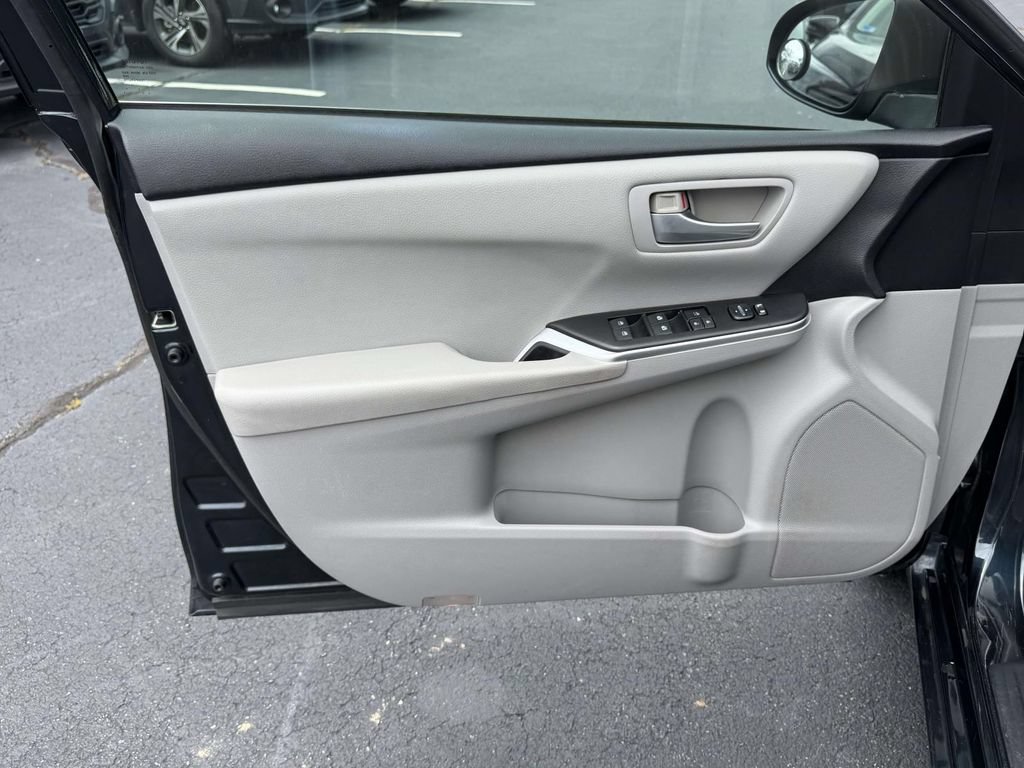 Used 2015 Toyota Camry LE FWD image 16