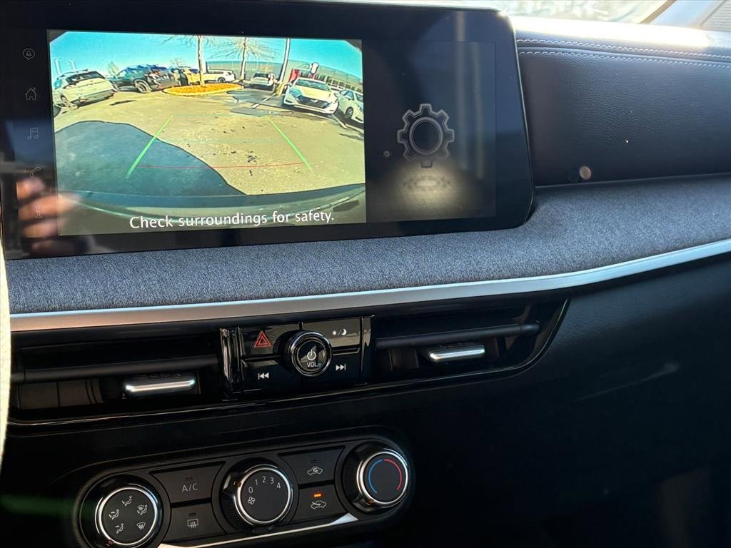 Used 2025 Nissan Kicks SV w/ Charging Package image 10