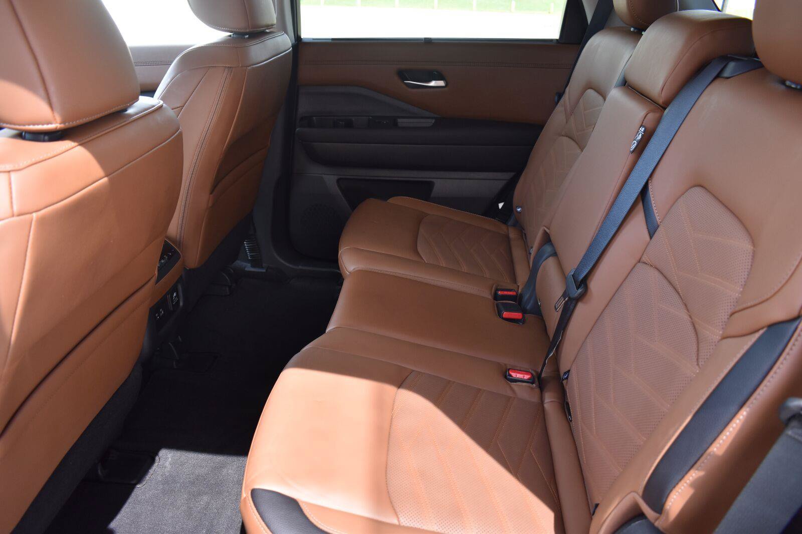 Used 2025 Nissan Pathfinder Platinum w/ Cargo Package FWD image 53