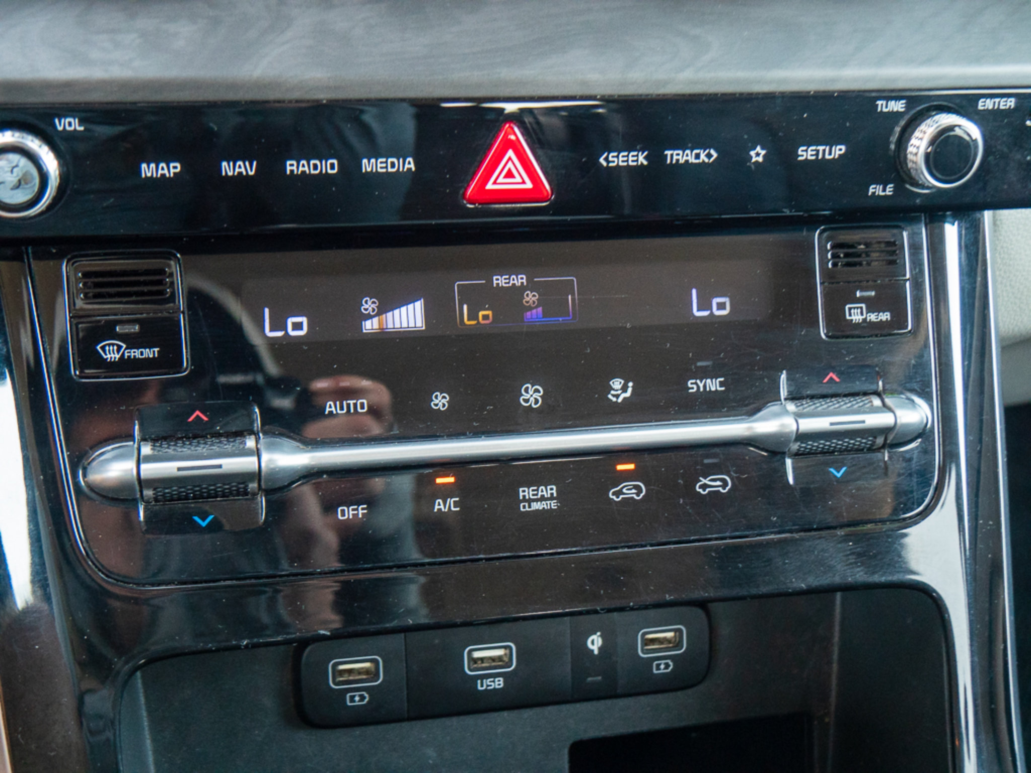 Used 2022 Kia Carnival EX FWD image 23