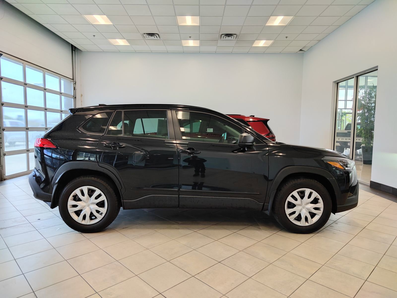 Used 2022 Toyota Corolla Cross L AWD/4WD image 2