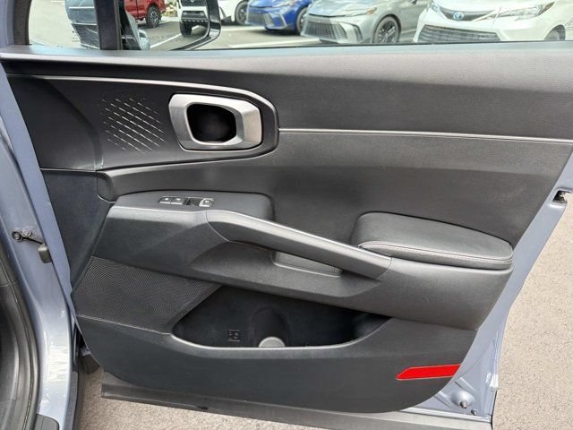 Used 2023 Kia Sorento LX FWD image 14