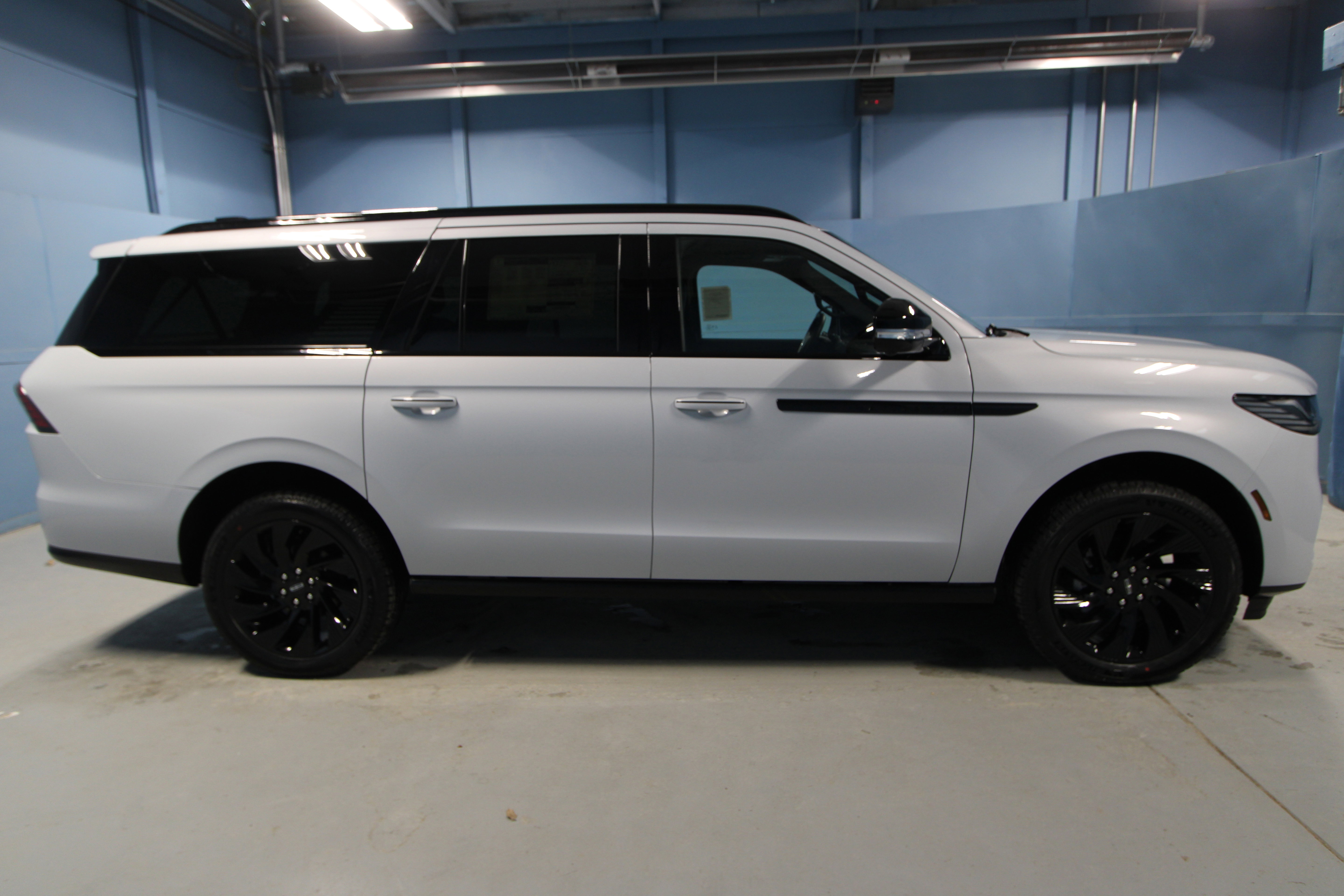 New 2026 Lincoln Navigator L Reserve w/ Jet Appearance Package image 31