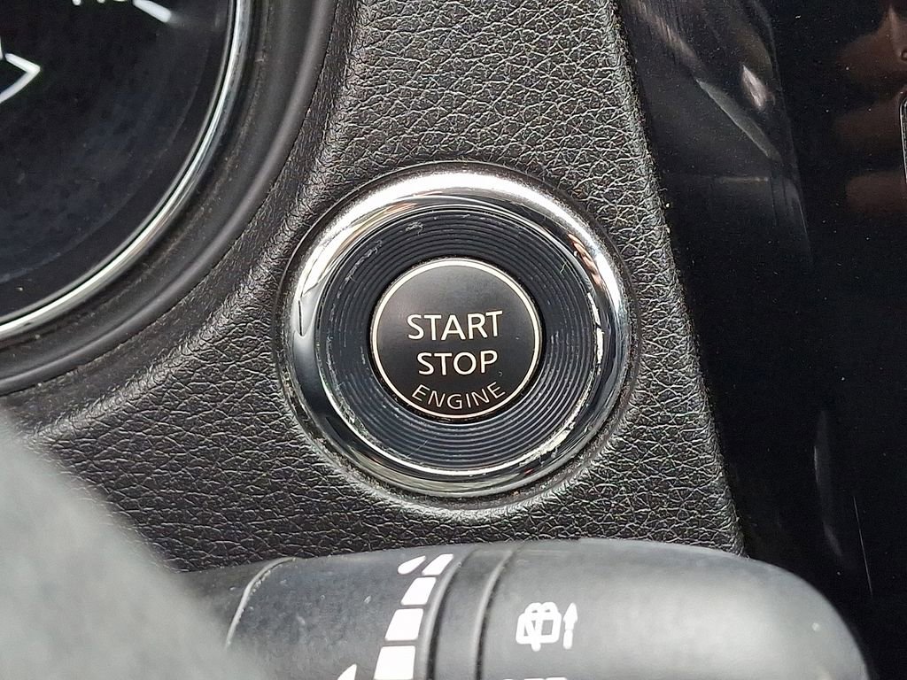 Used 2016 Nissan Rogue SV AWD/4WD image 23