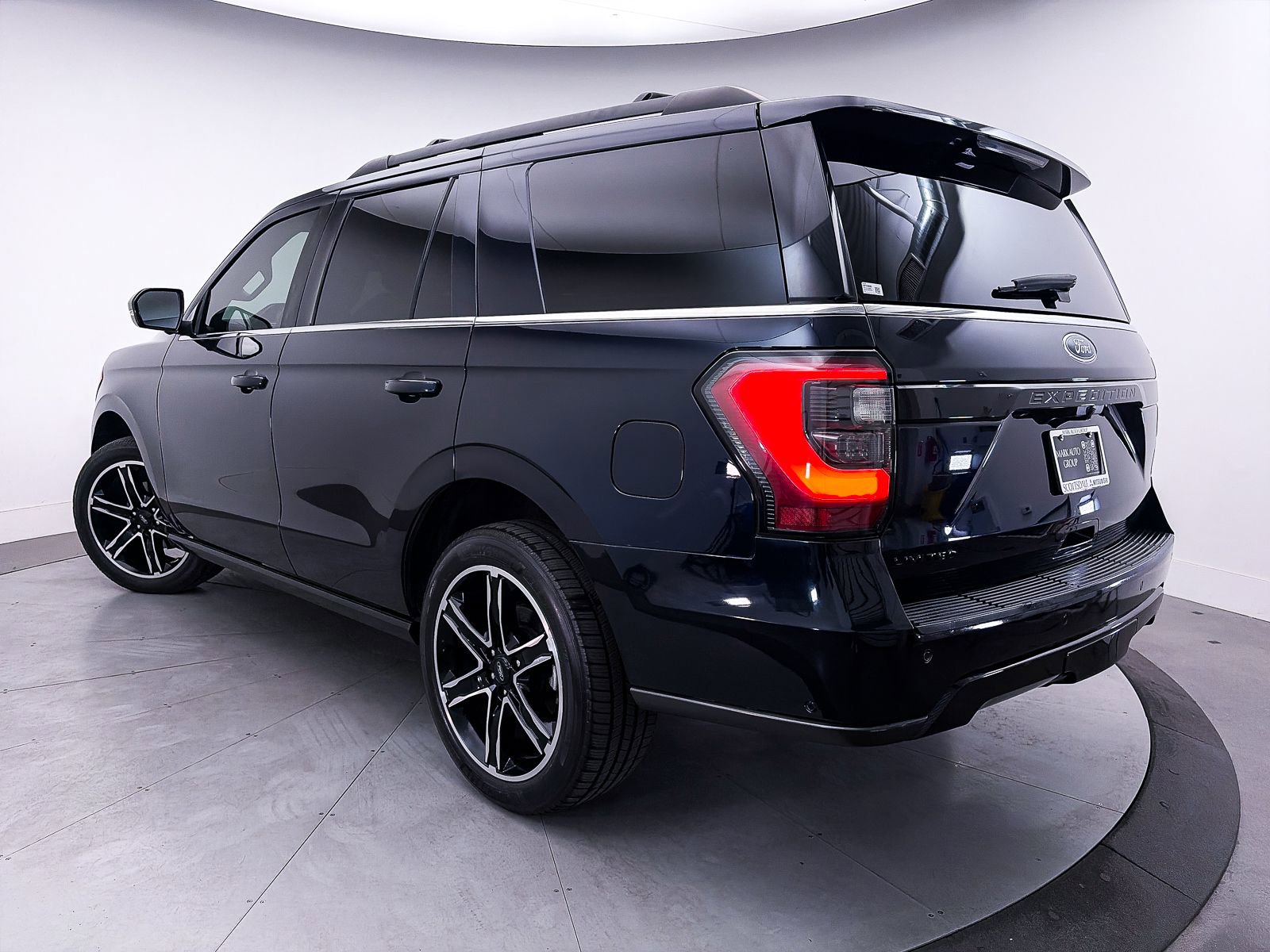 Used 2021 Ford Expedition Limited AWD/4WD image 2