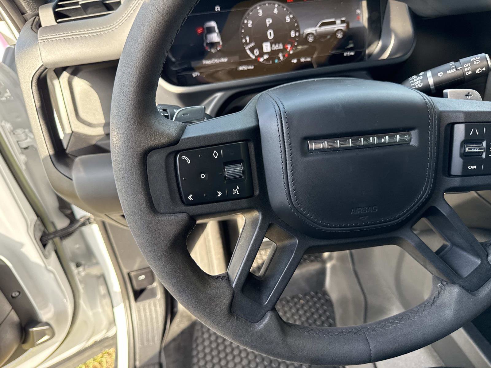 Used 2023 Land Rover Defender 110 V8 image 27