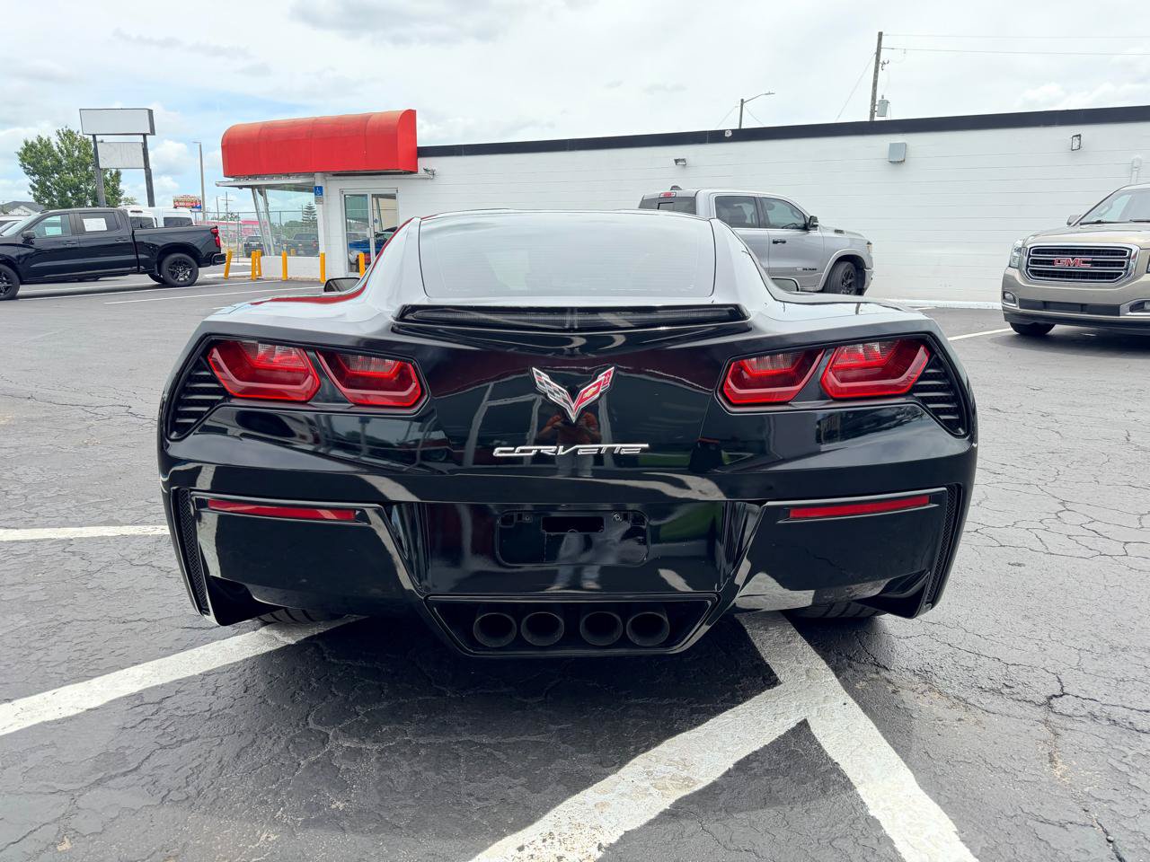 Used 2017 Chevrolet Corvette Stingray Coupe w/ 1LT RWD image 4